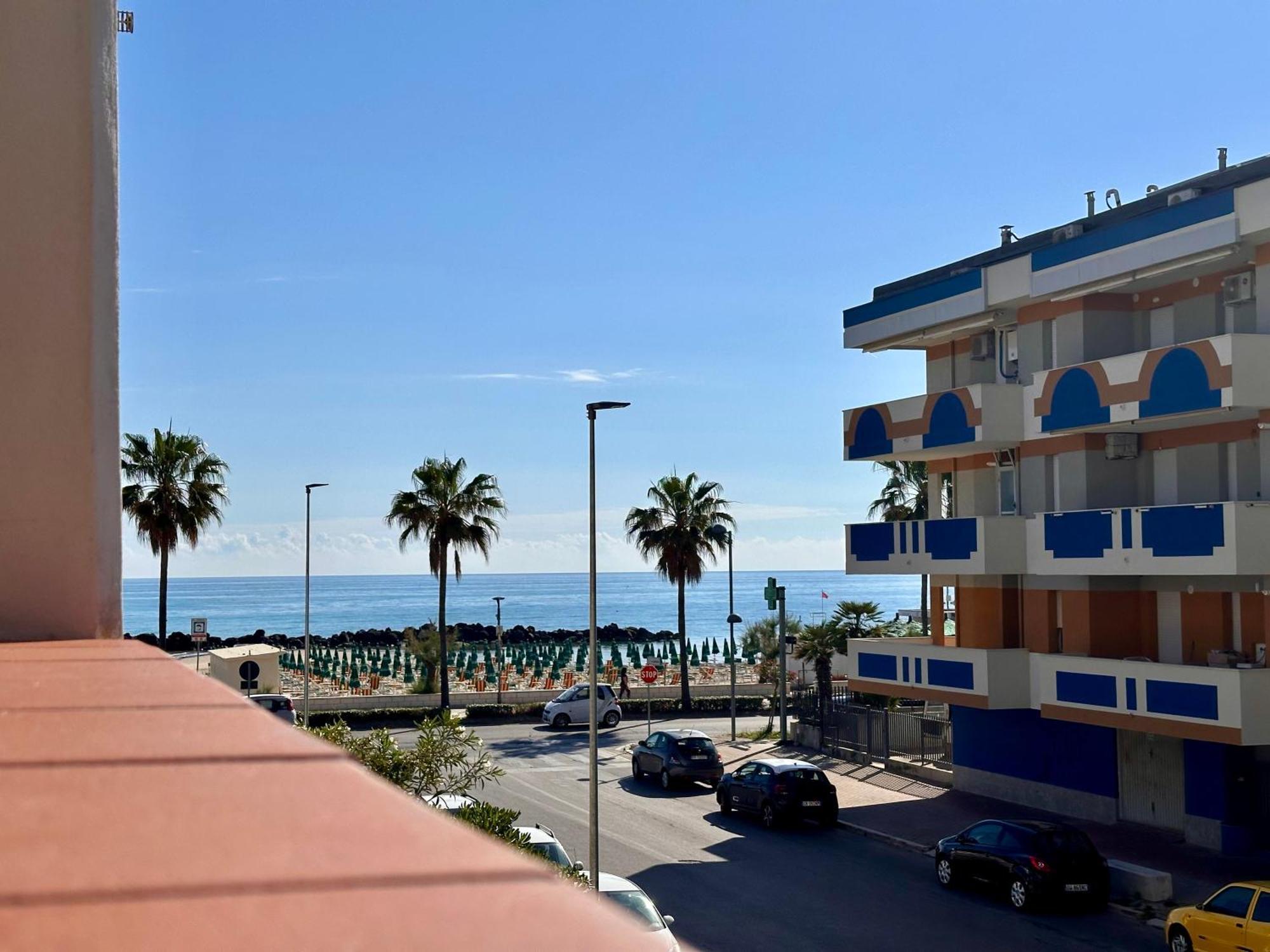 Casa Alma Del Mar Apartment Montesilvano Exterior photo